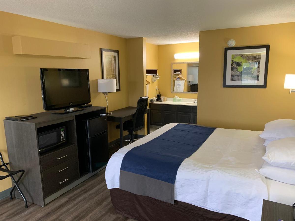 Baymont By Wyndham Selma Hotel Exterior foto