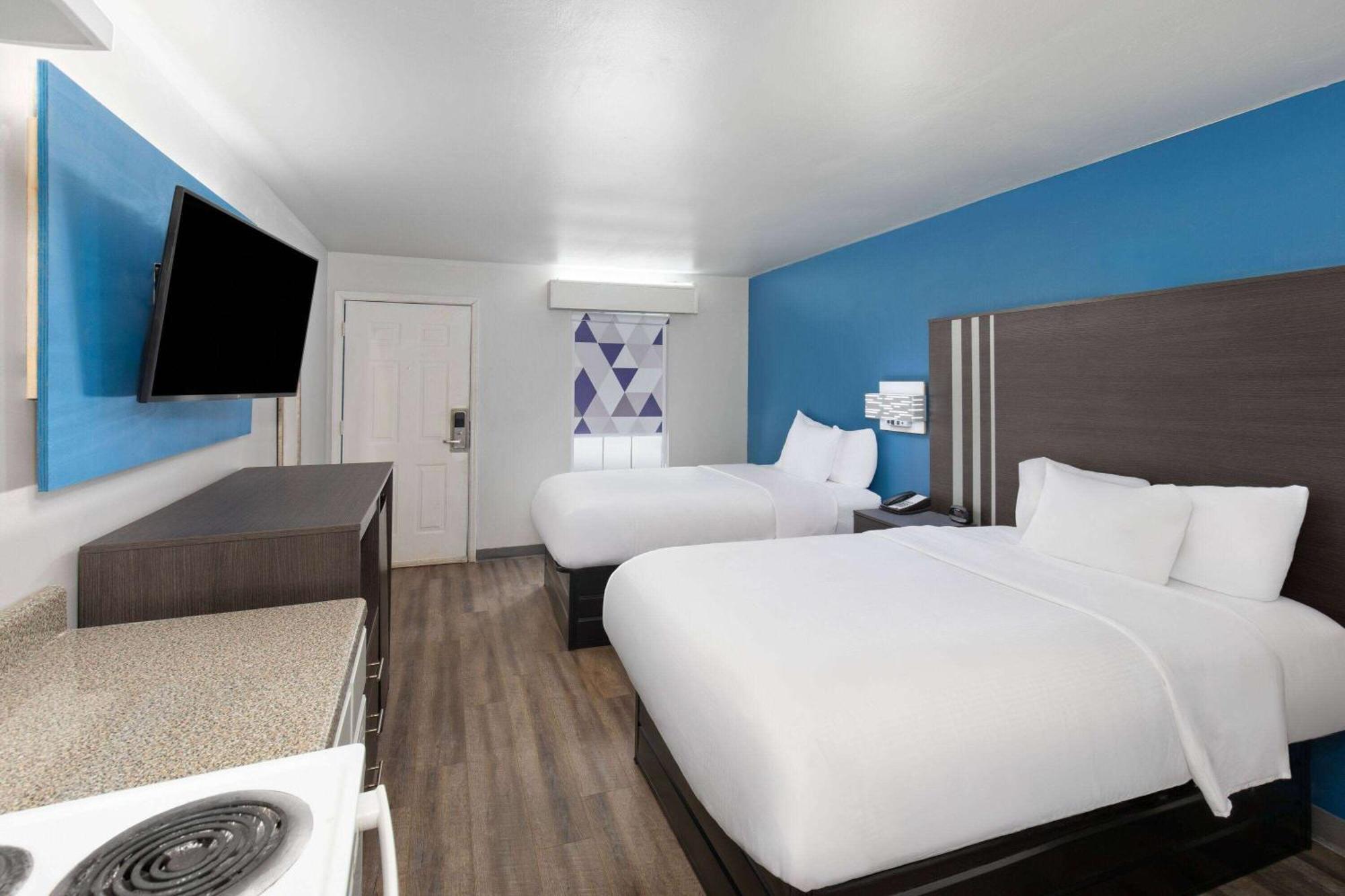 Baymont By Wyndham Selma Hotel Exterior foto