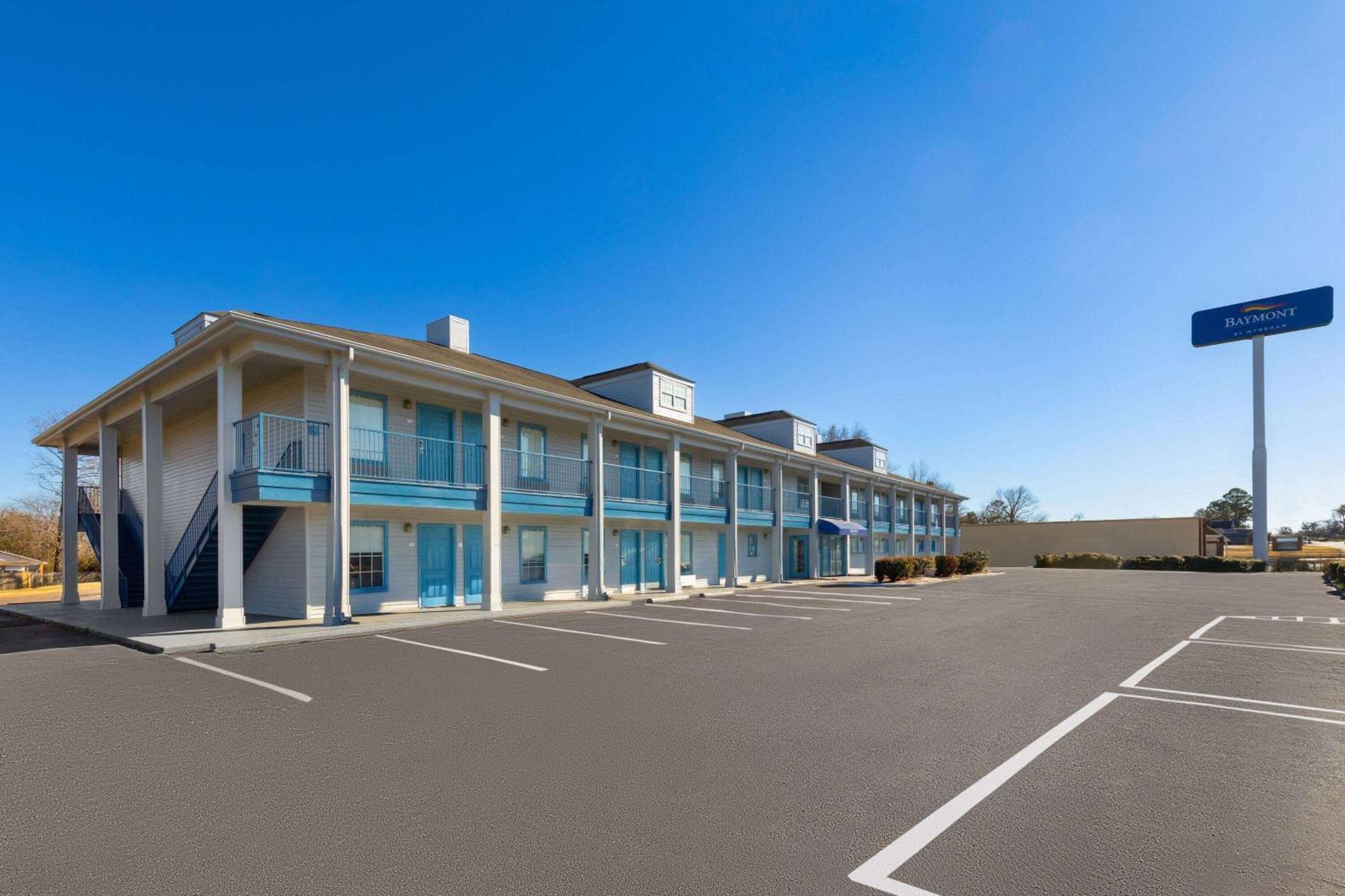 Baymont By Wyndham Selma Hotel Exterior foto